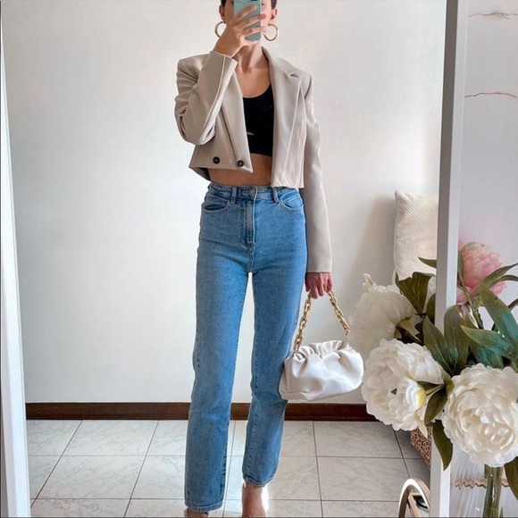 ZARA // Blogger Favorite Cropped Blazer - Picture 3 of 11